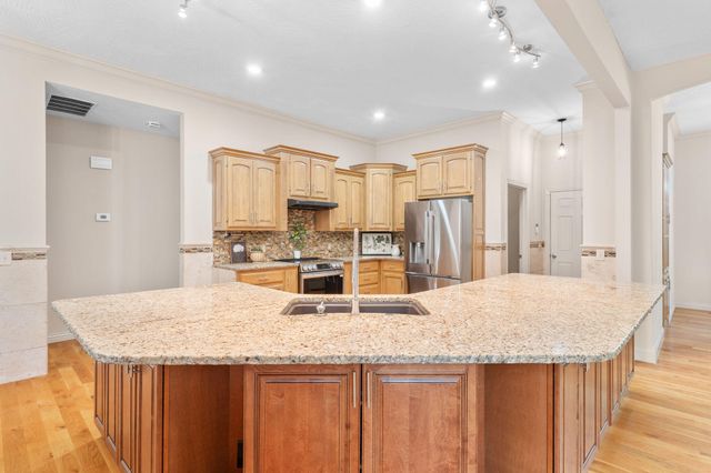 5174 S Clifton Avenue, Springfield, MO 65810