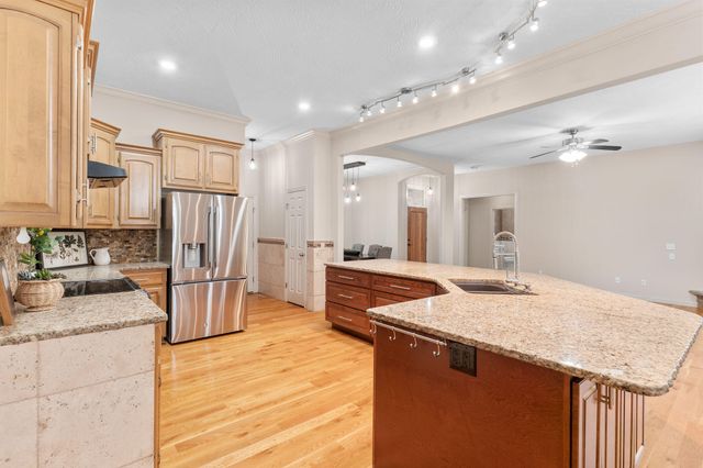 5174 S Clifton Avenue, Springfield, MO 65810