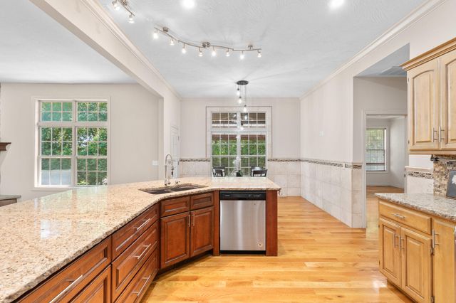 5174 S Clifton Avenue, Springfield, MO 65810