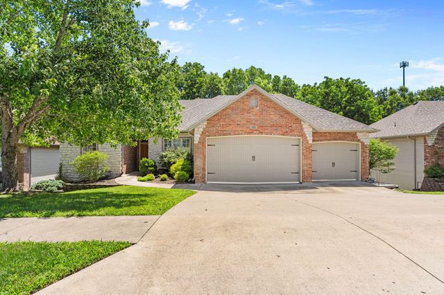 5174 S Clifton Avenue, Springfield, MO 65810