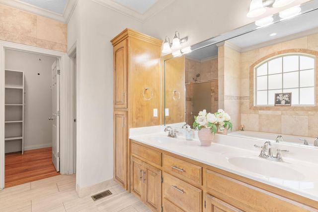 5174 S Clifton Avenue, Springfield, MO 65810