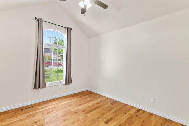 5174 S Clifton Avenue, Springfield, MO 65810