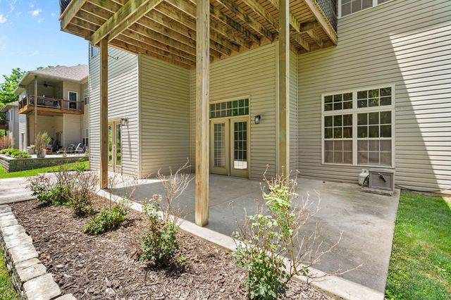 5174 S Clifton Avenue, Springfield, MO 65810