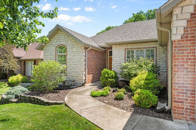 5174 S Clifton Avenue, Springfield, MO 65810