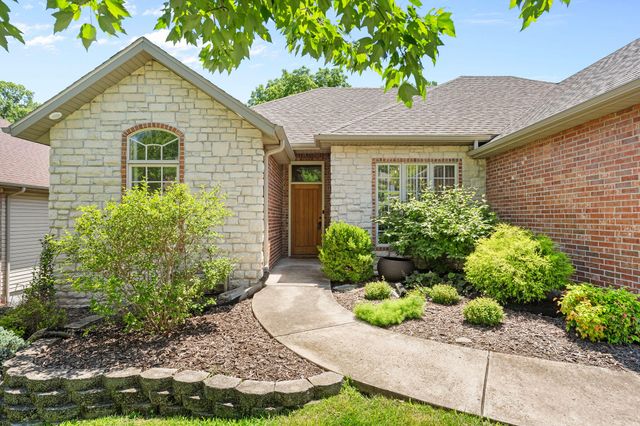 5174 S Clifton Avenue, Springfield, MO 65810