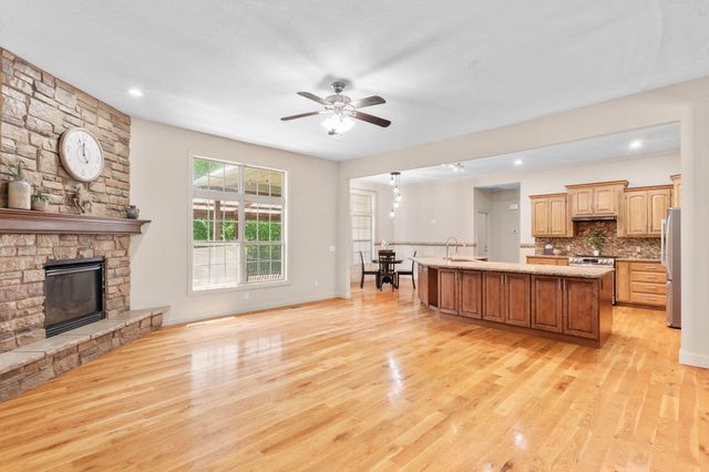 5174 S Clifton Avenue, Springfield, MO 65810