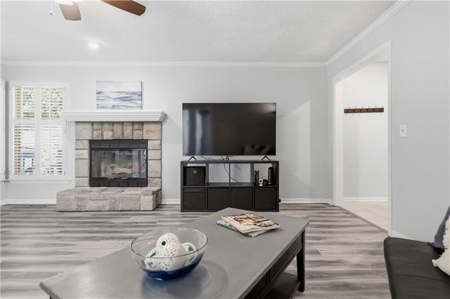 6355 Walker Street, Shawnee, KS 66218