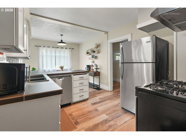 514 N COLLEGE St, Newberg, OR 97132