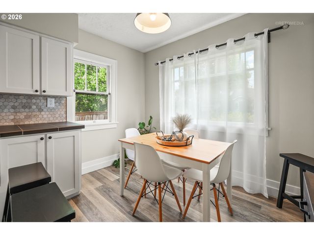 514 N COLLEGE St, Newberg, OR 97132