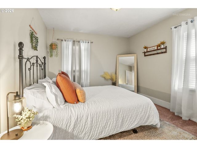 514 N COLLEGE St, Newberg, OR 97132
