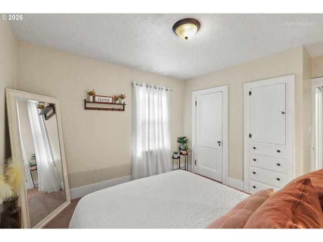 514 N COLLEGE St, Newberg, OR 97132