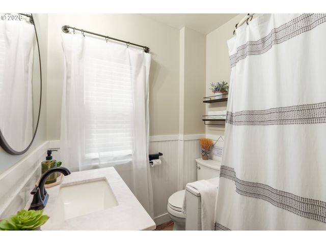 514 N COLLEGE St, Newberg, OR 97132