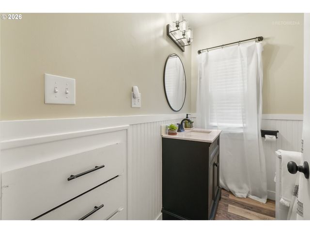 514 N COLLEGE St, Newberg, OR 97132
