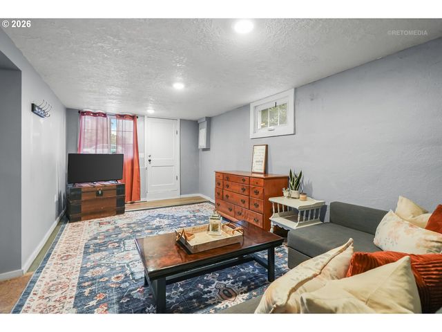 514 N COLLEGE St, Newberg, OR 97132