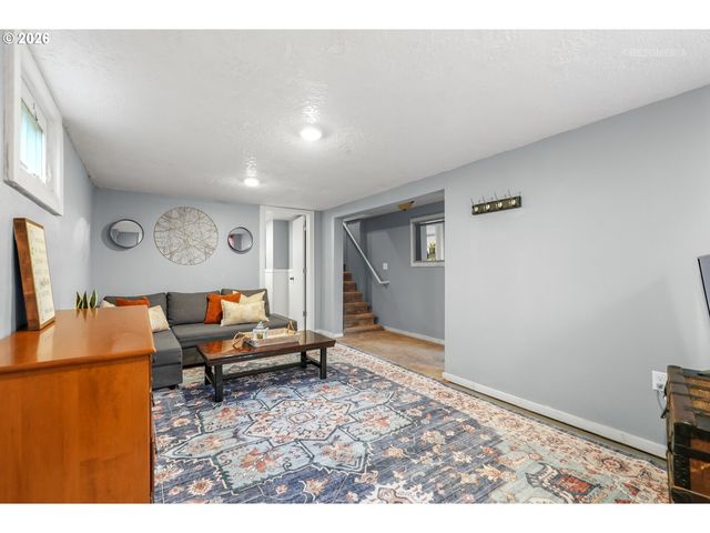 514 N COLLEGE St, Newberg, OR 97132