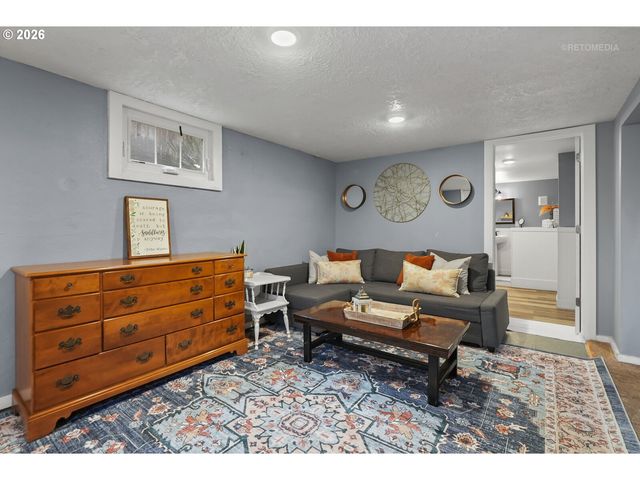 514 N COLLEGE St, Newberg, OR 97132