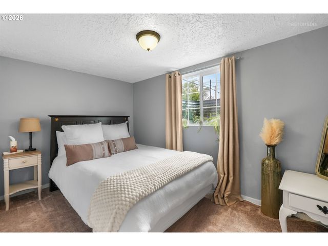 514 N COLLEGE St, Newberg, OR 97132