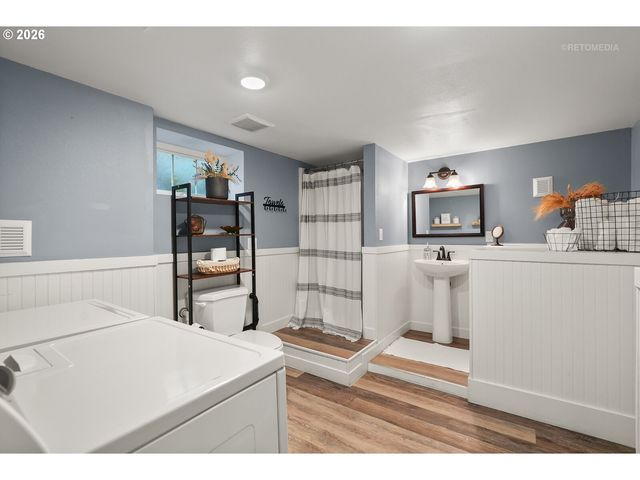 514 N COLLEGE St, Newberg, OR 97132