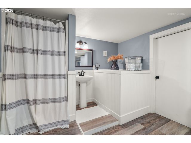 514 N COLLEGE St, Newberg, OR 97132