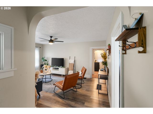 514 N COLLEGE St, Newberg, OR 97132