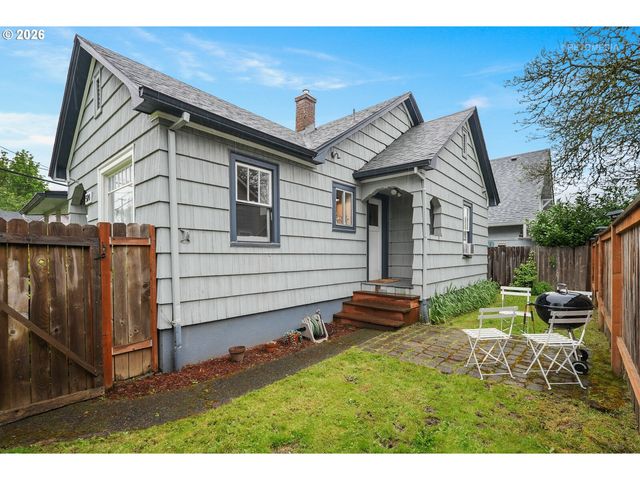 514 N COLLEGE St, Newberg, OR 97132