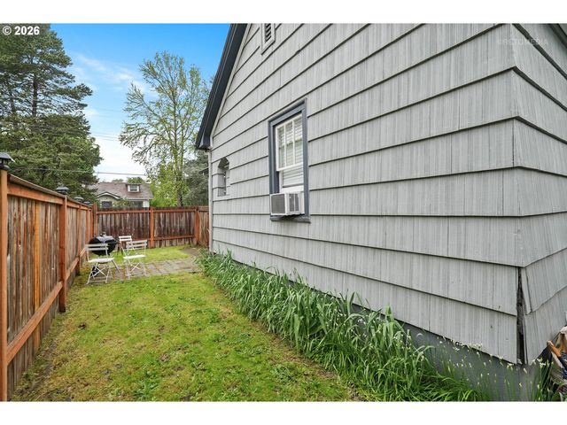 514 N COLLEGE St, Newberg, OR 97132