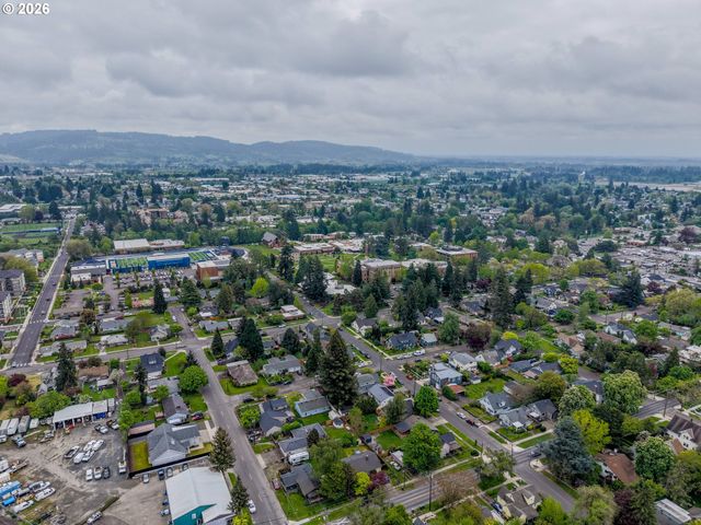 514 N COLLEGE St, Newberg, OR 97132
