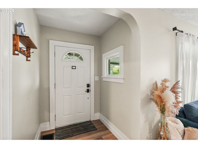 514 N COLLEGE St, Newberg, OR 97132