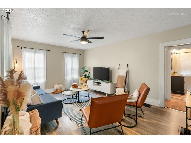 514 N COLLEGE St, Newberg, OR 97132