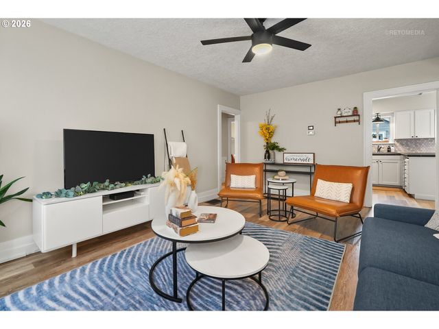 514 N COLLEGE St, Newberg, OR 97132