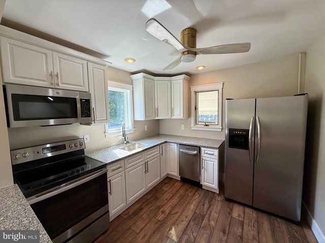 44 S PARK AVE, Mertztown, PA 19539
