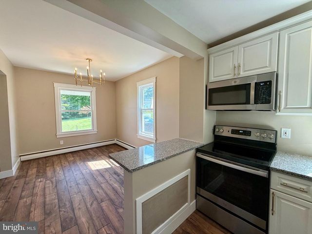 44 S PARK AVE, Mertztown, PA 19539