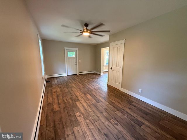 44 S PARK AVE, Mertztown, PA 19539
