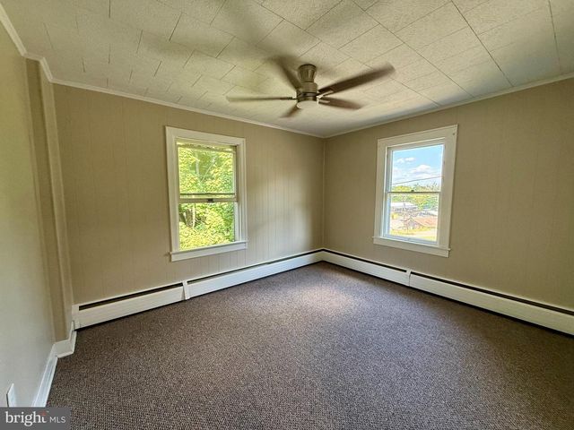 44 S PARK AVE, Mertztown, PA 19539