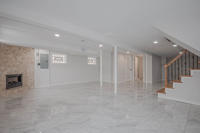 2912 N 74th Avenue, Elmwood Park, IL 60707