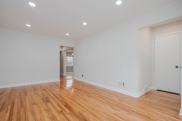 2912 N 74th Avenue, Elmwood Park, IL 60707