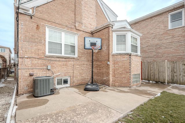 2912 N 74th Avenue, Elmwood Park, IL 60707