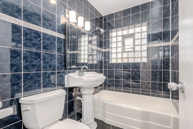 2912 N 74th Avenue, Elmwood Park, IL 60707