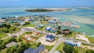 514 Woodhaven Dr, Ingleside, TX 78362