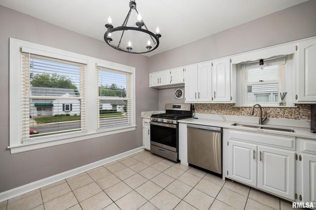 3124 N PARISH Avenue, Peoria, IL 61604