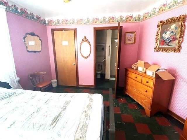 697 Vanderbilt Rd, Connellsville, PA 15425