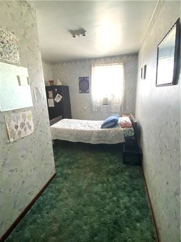 697 Vanderbilt Rd, Connellsville, PA 15425