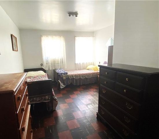 697 Vanderbilt Rd, Connellsville, PA 15425