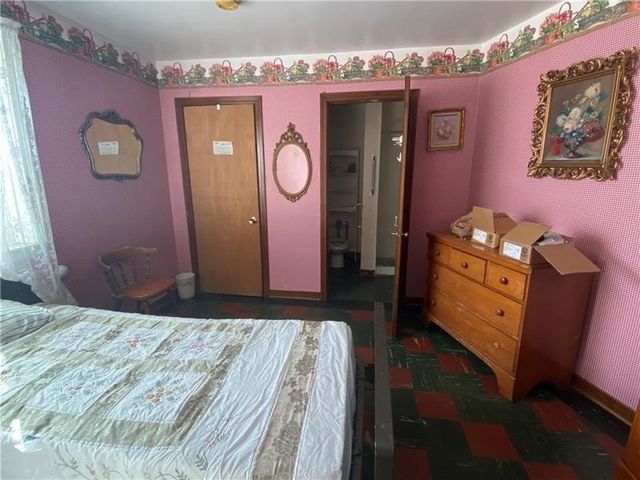 697 Vanderbilt Rd, Connellsville, PA 15425