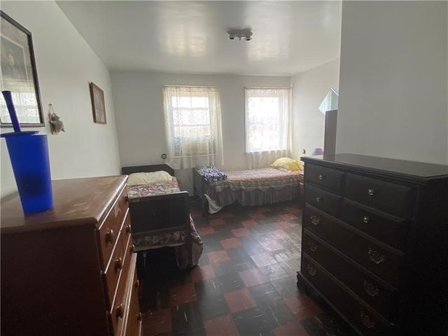 697 Vanderbilt Rd, Connellsville, PA 15425