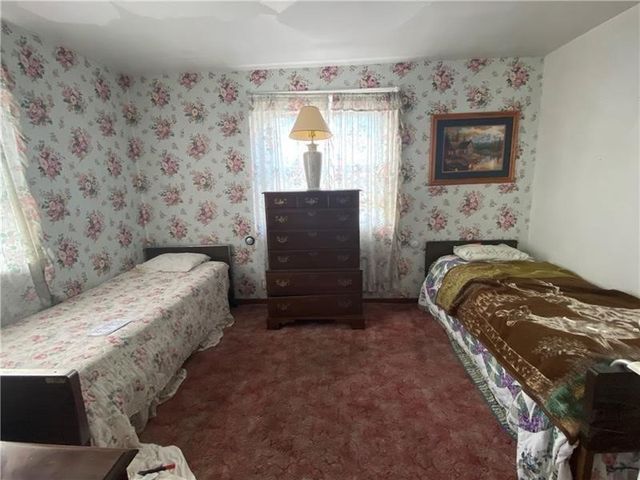 697 Vanderbilt Rd, Connellsville, PA 15425
