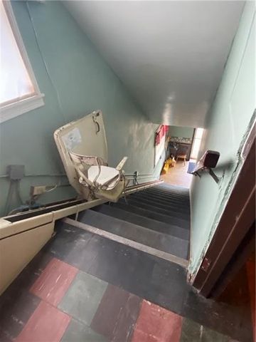 697 Vanderbilt Rd, Connellsville, PA 15425