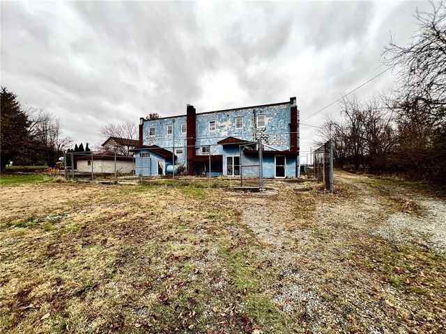 697 Vanderbilt Rd, Connellsville, PA 15425
