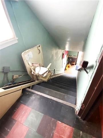 697 Vanderbilt Rd, Connellsville, PA 15425