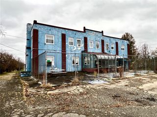 697 Vanderbilt Rd, Connellsville, PA 15425